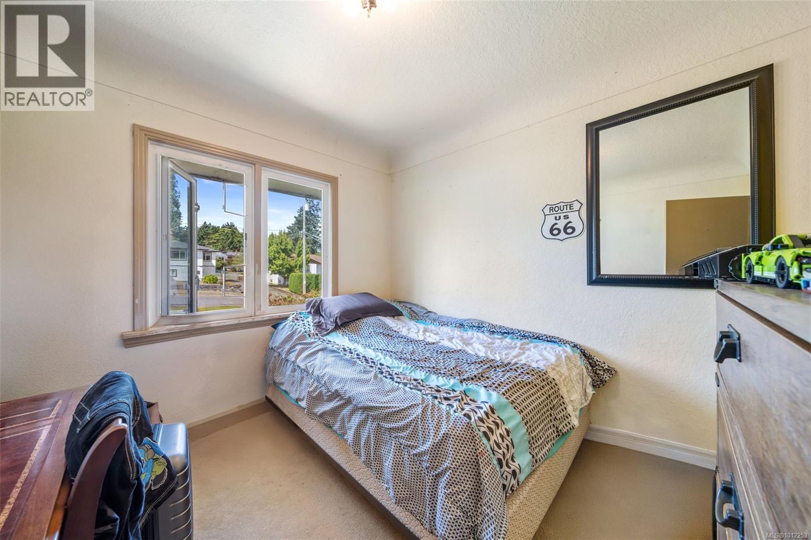  215 Suzanne Place, View Royal