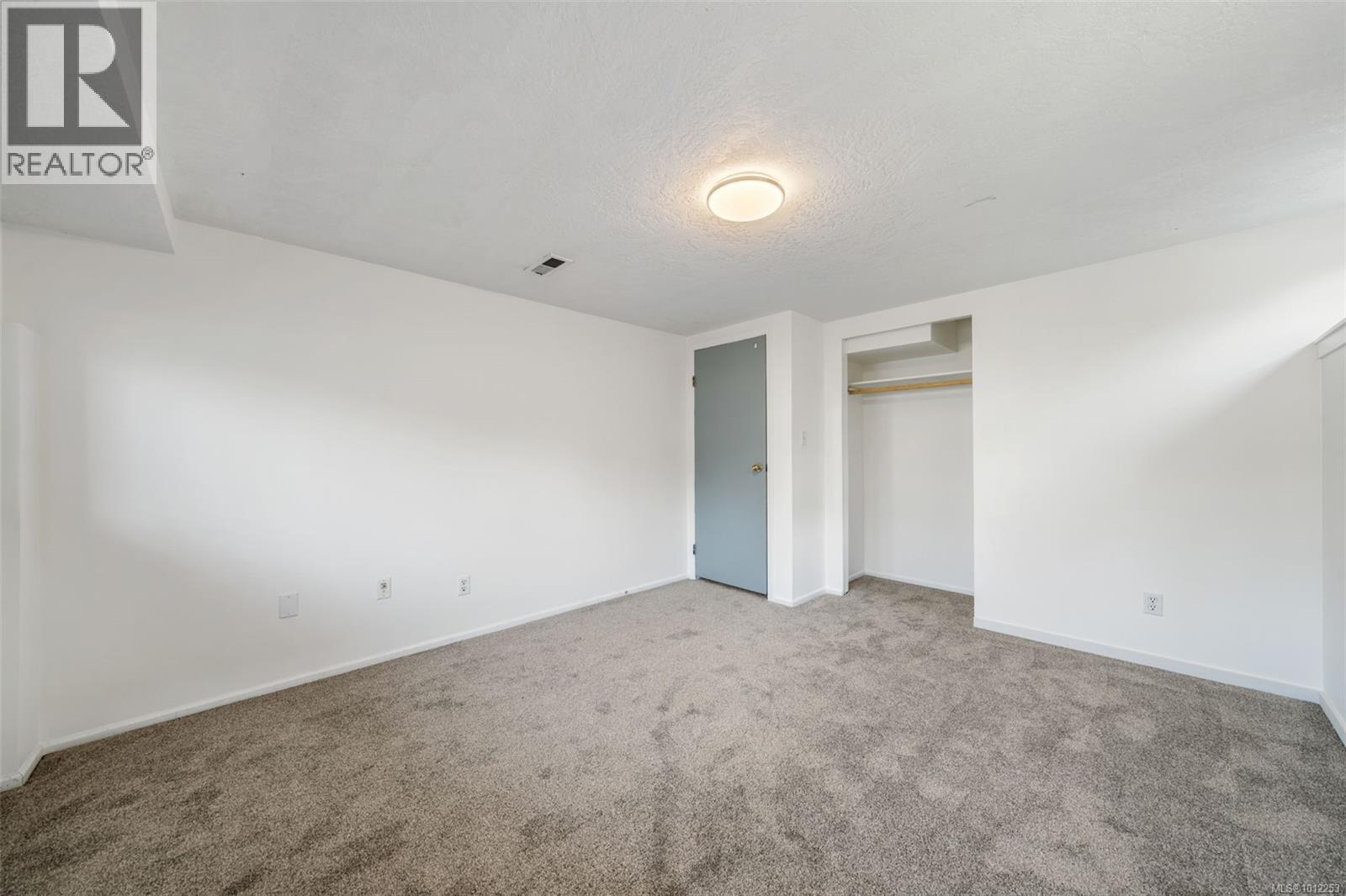  215 Suzanne Place, View Royal