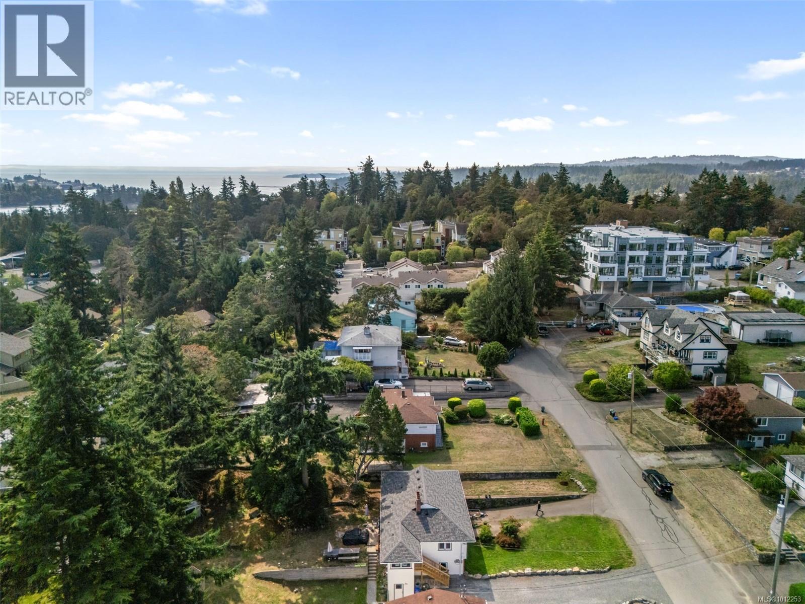  215 Suzanne Place, View Royal