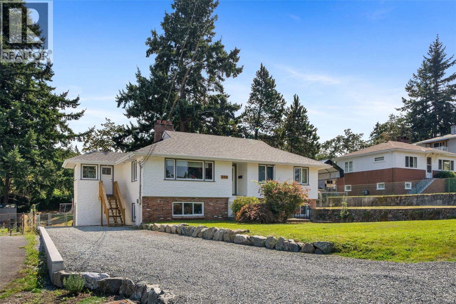  215 Suzanne Place, View Royal