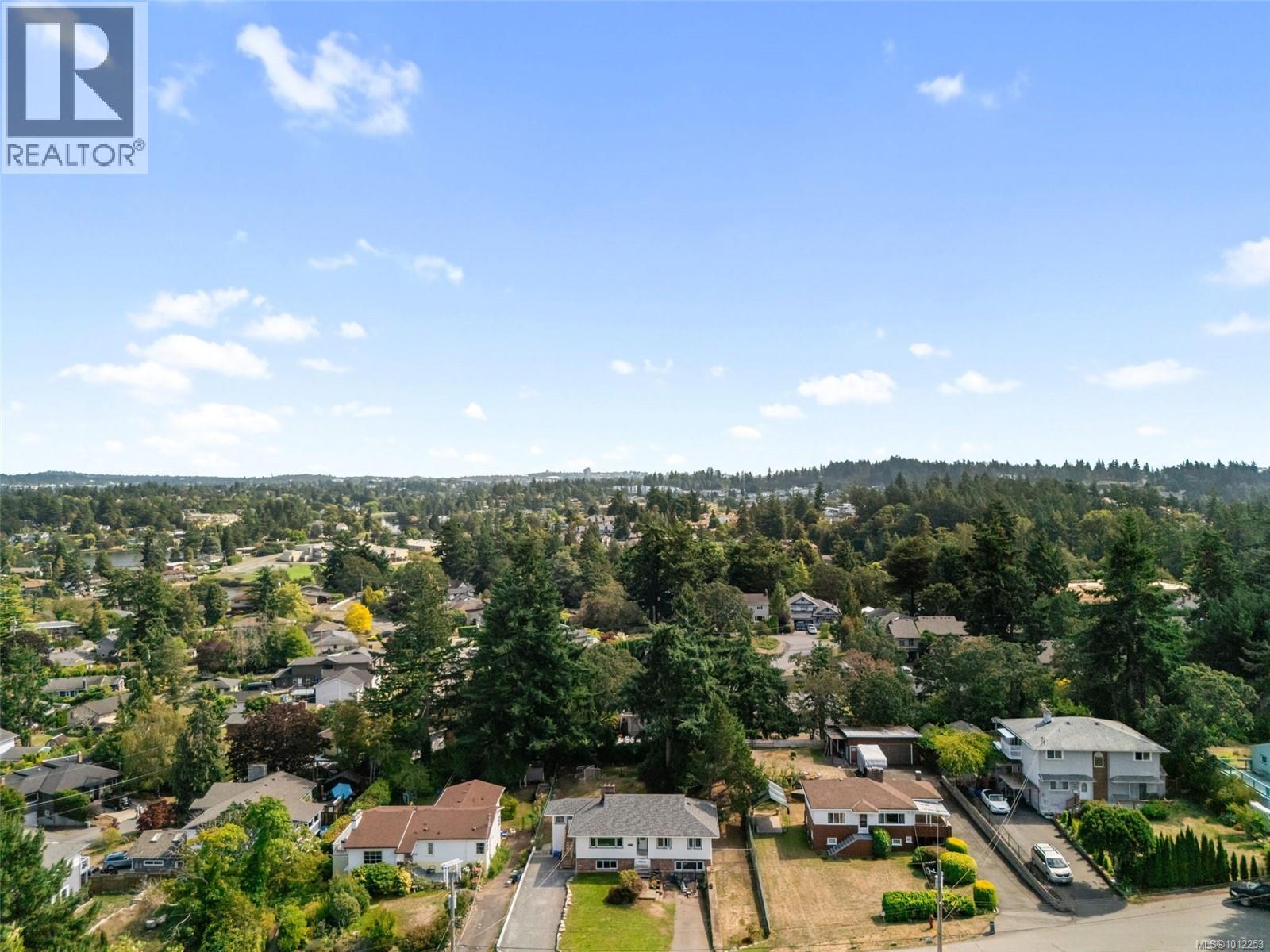  215 Suzanne Place, View Royal