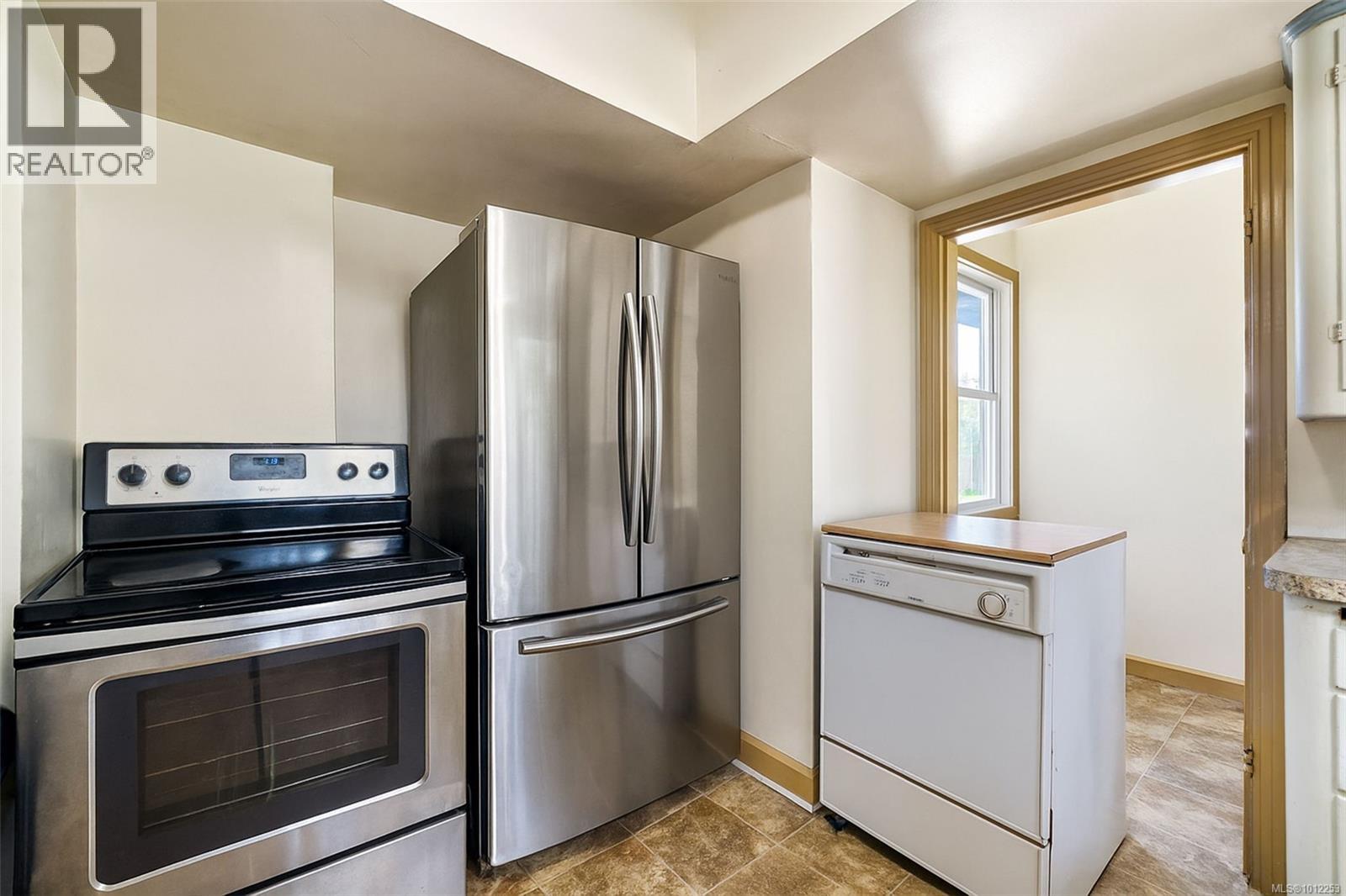  215 Suzanne Place, View Royal