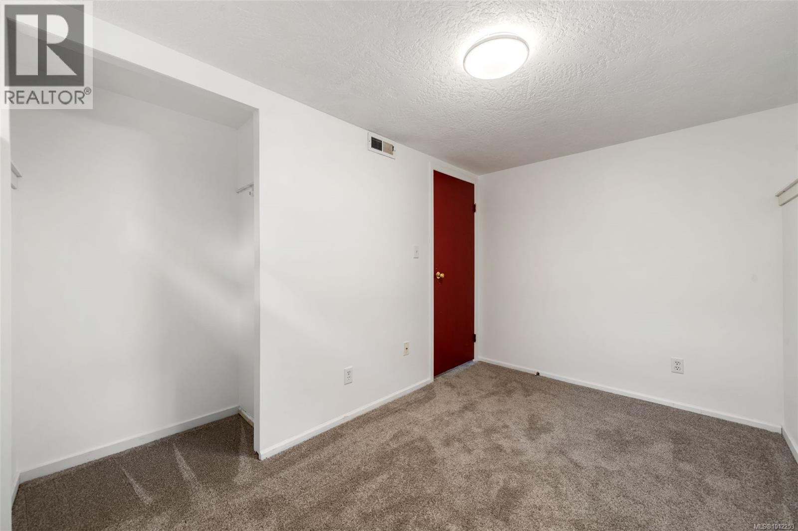  215 Suzanne Place, View Royal
