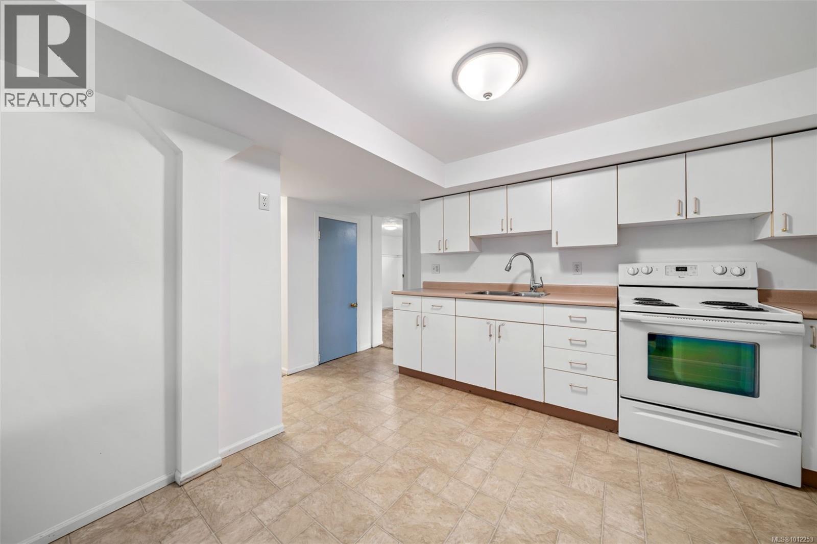  215 Suzanne Place, View Royal