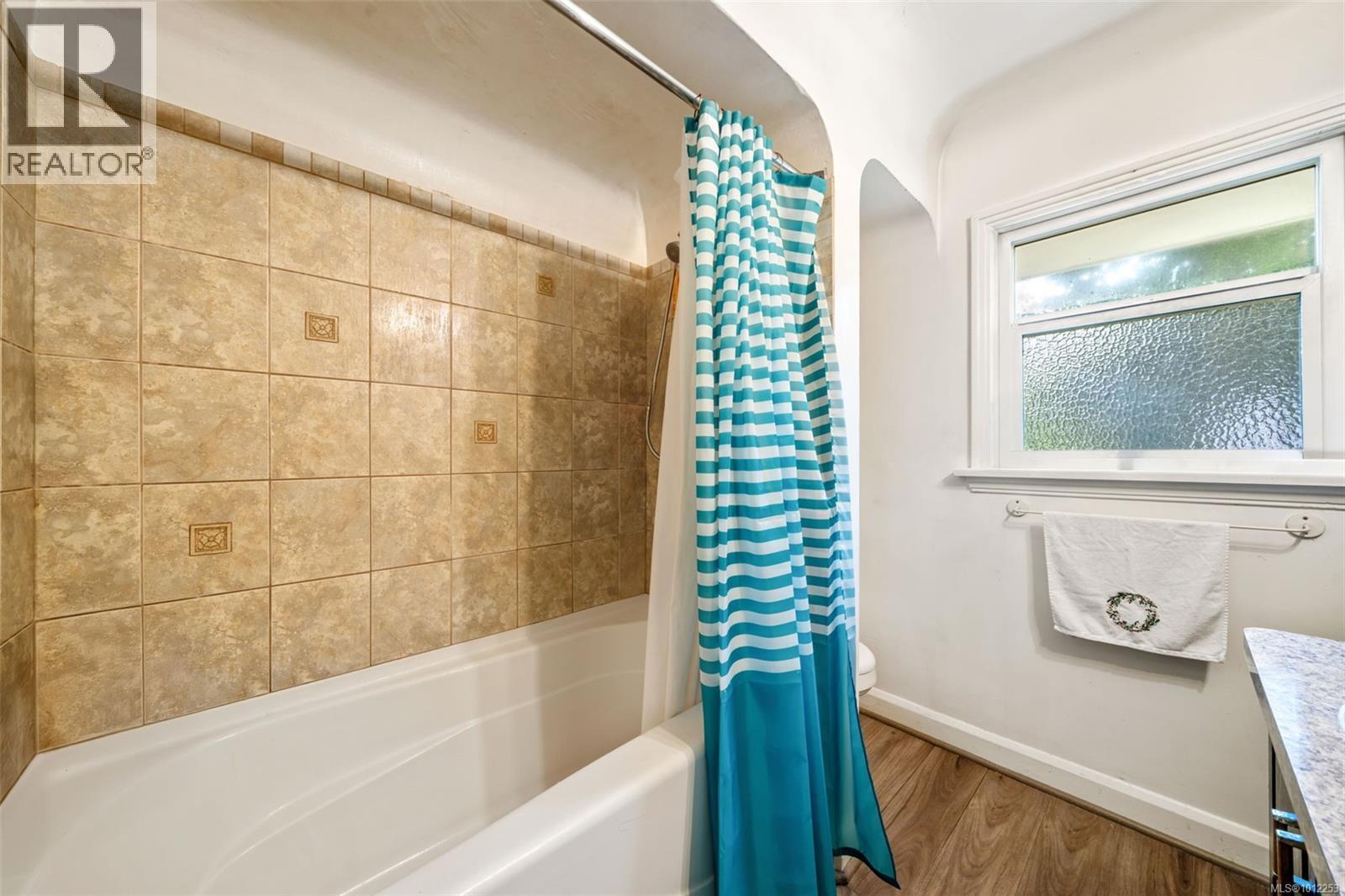  215 Suzanne Place, View Royal