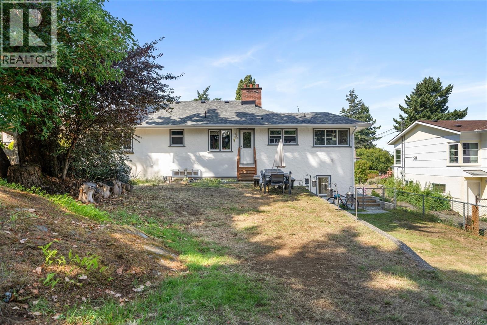  215 Suzanne Place, View Royal