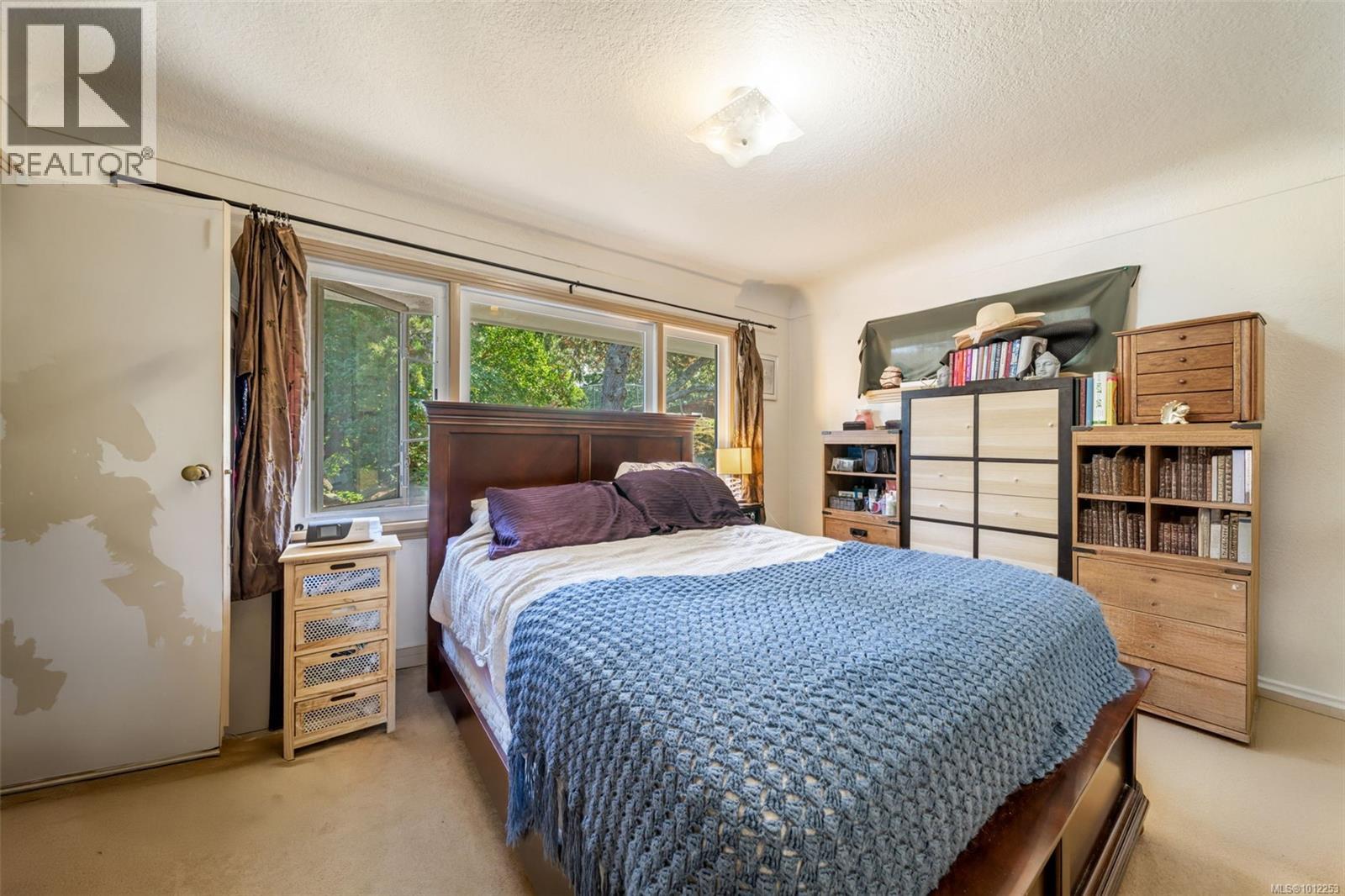  215 Suzanne Place, View Royal