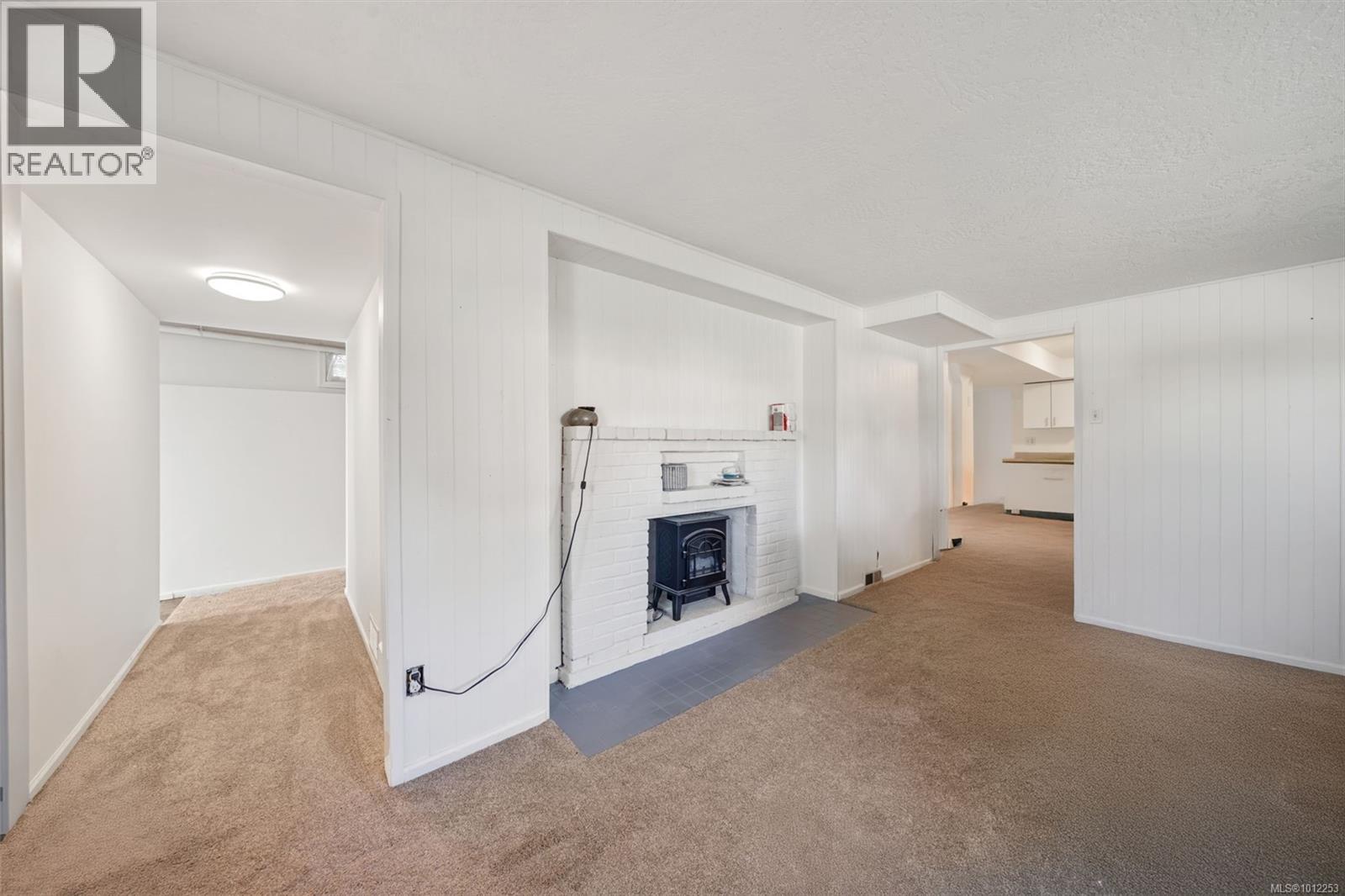  215 Suzanne Place, View Royal