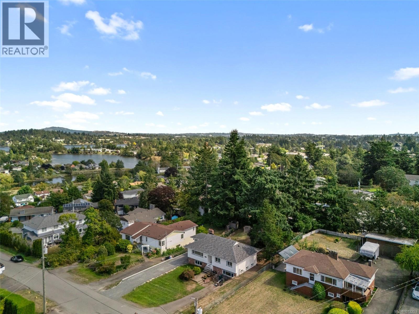 215 Suzanne Place, View Royal