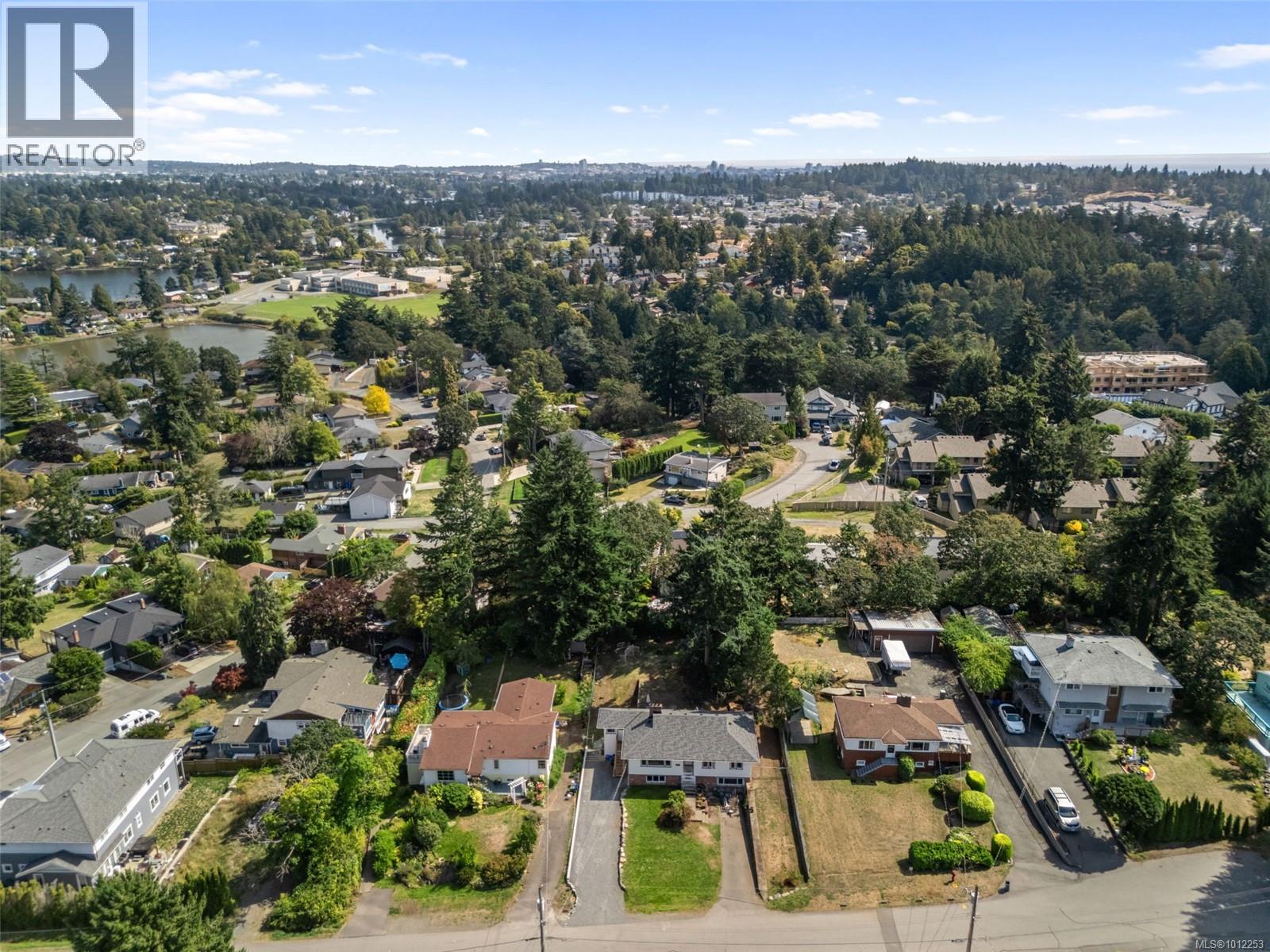  215 Suzanne Place, View Royal