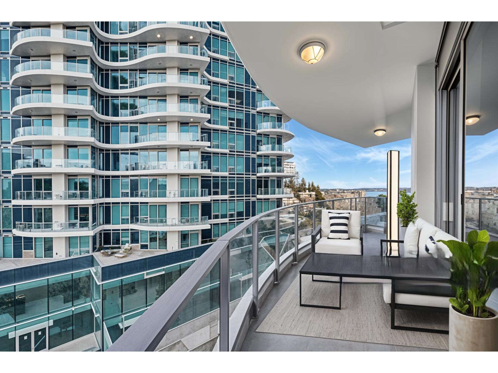 804 1500 MARTIN STREET, White Rock