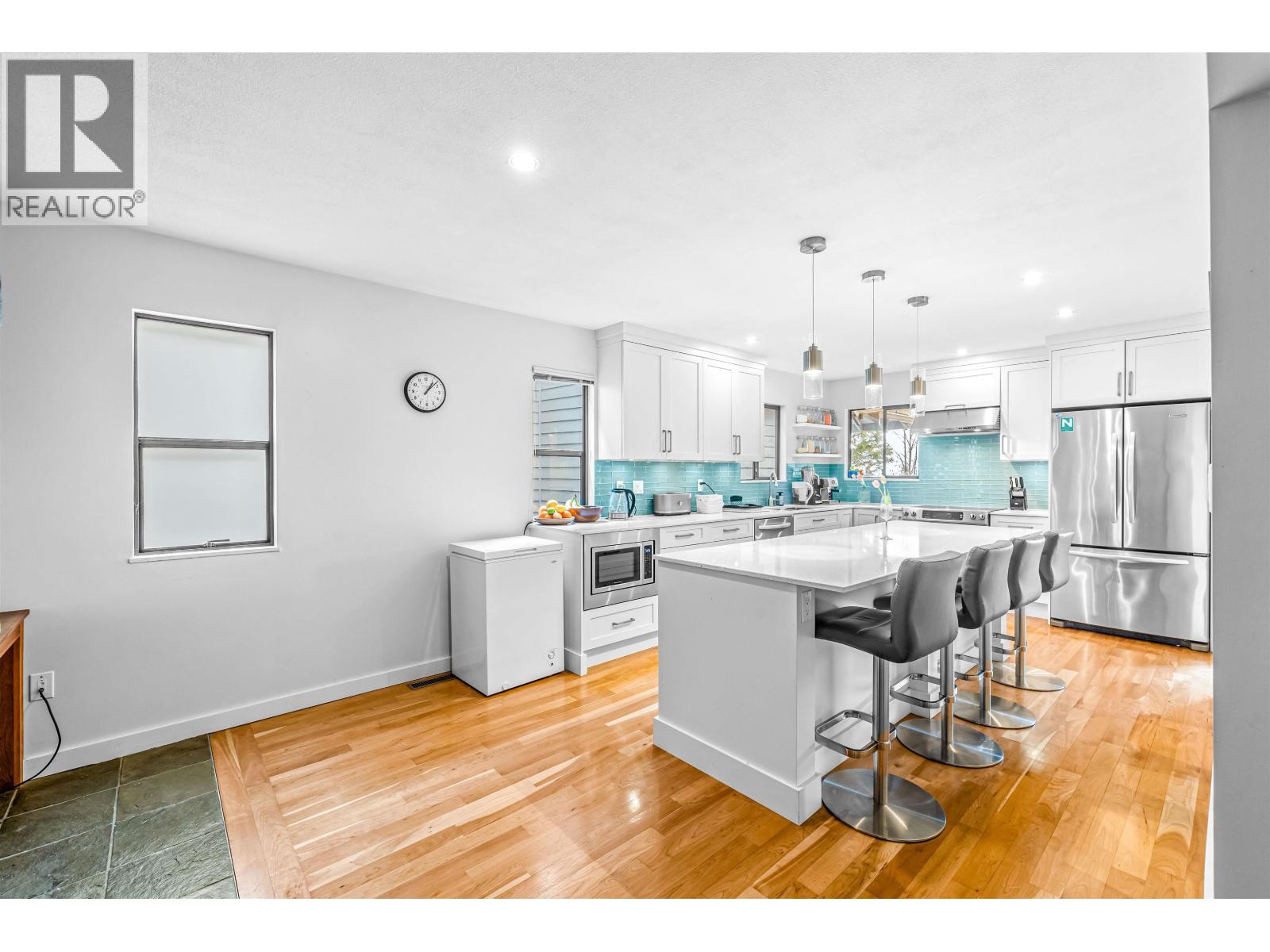 5709 OWL COURT, North Vancouver