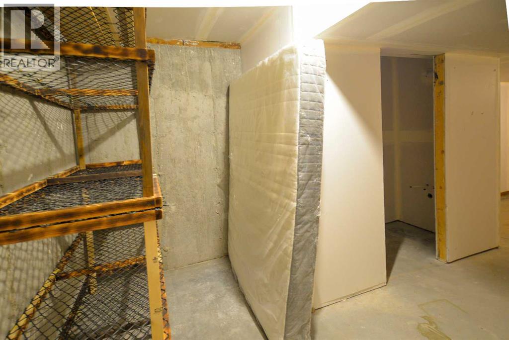 Single Family House for Sale in  Spring Creek Common SW Springbank Hill Calgary 