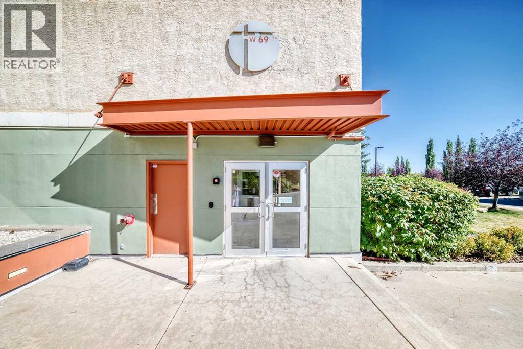 Single Family House for Sale in   Springborough Court SW Springbank Hill Calgary 