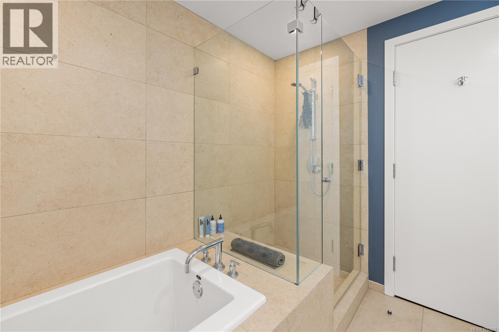 210 100 Saghalie Road, Victoria