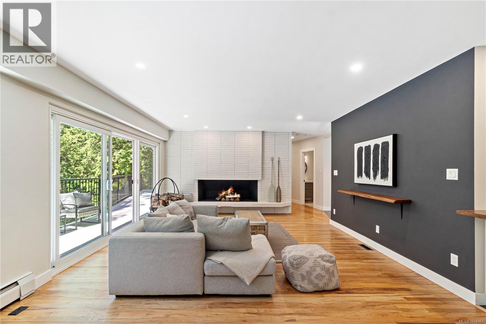 3365 Departure Bay Rd, Nanaimo