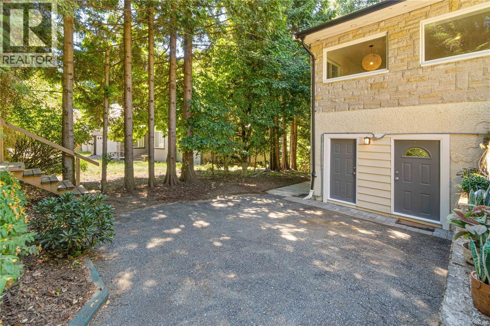 3365 Departure Bay Rd, Nanaimo