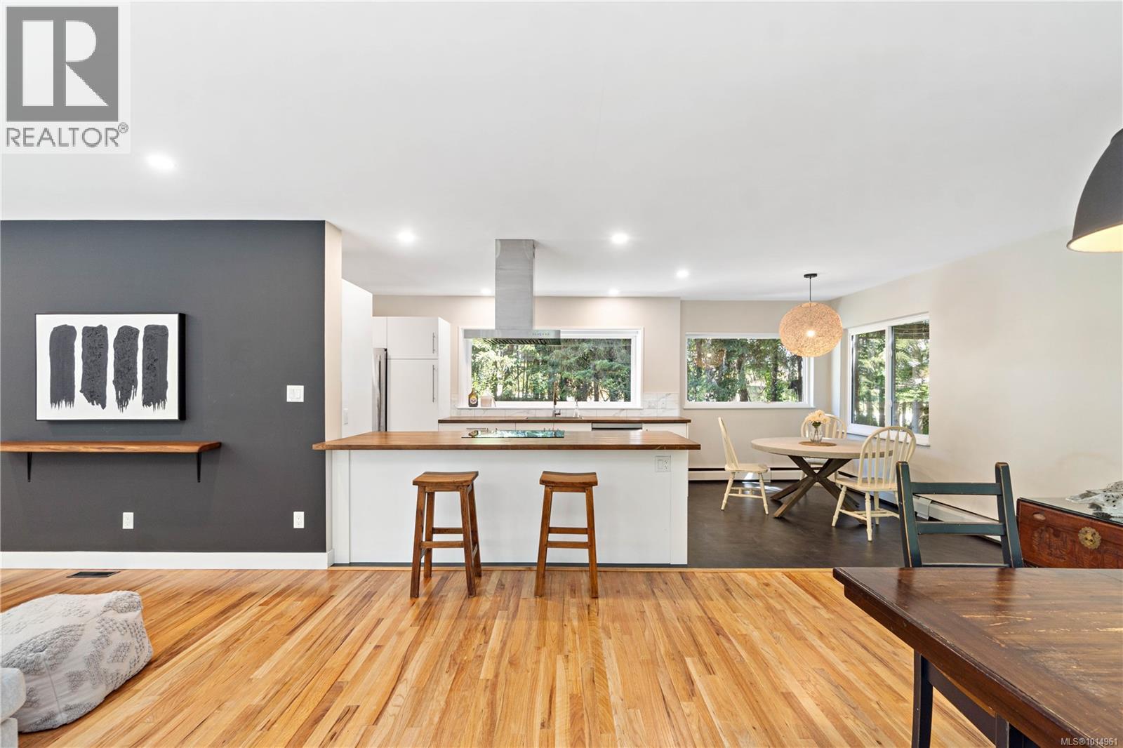 3365 Departure Bay Rd, Nanaimo