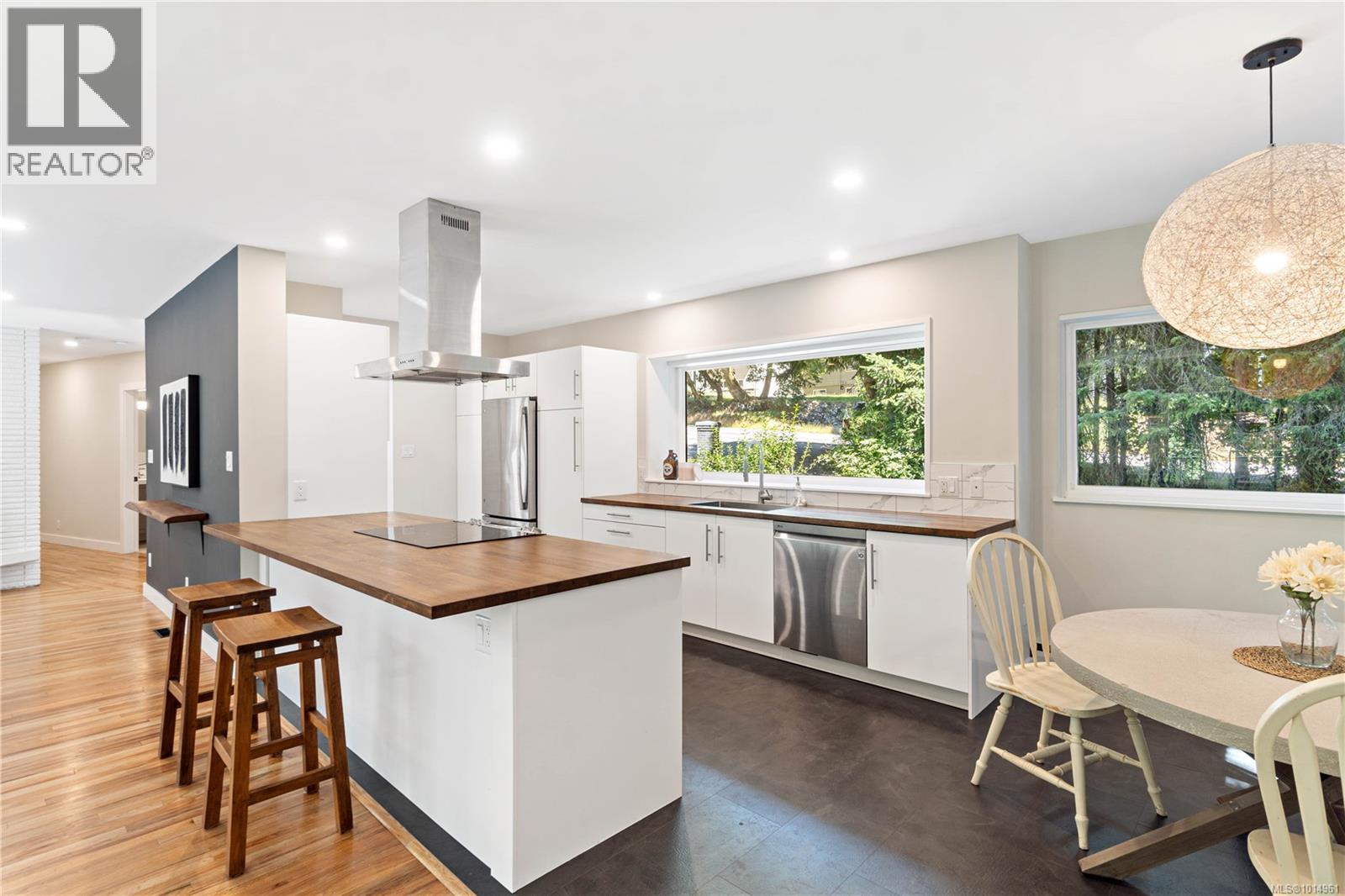 3365 Departure Bay Rd, Nanaimo