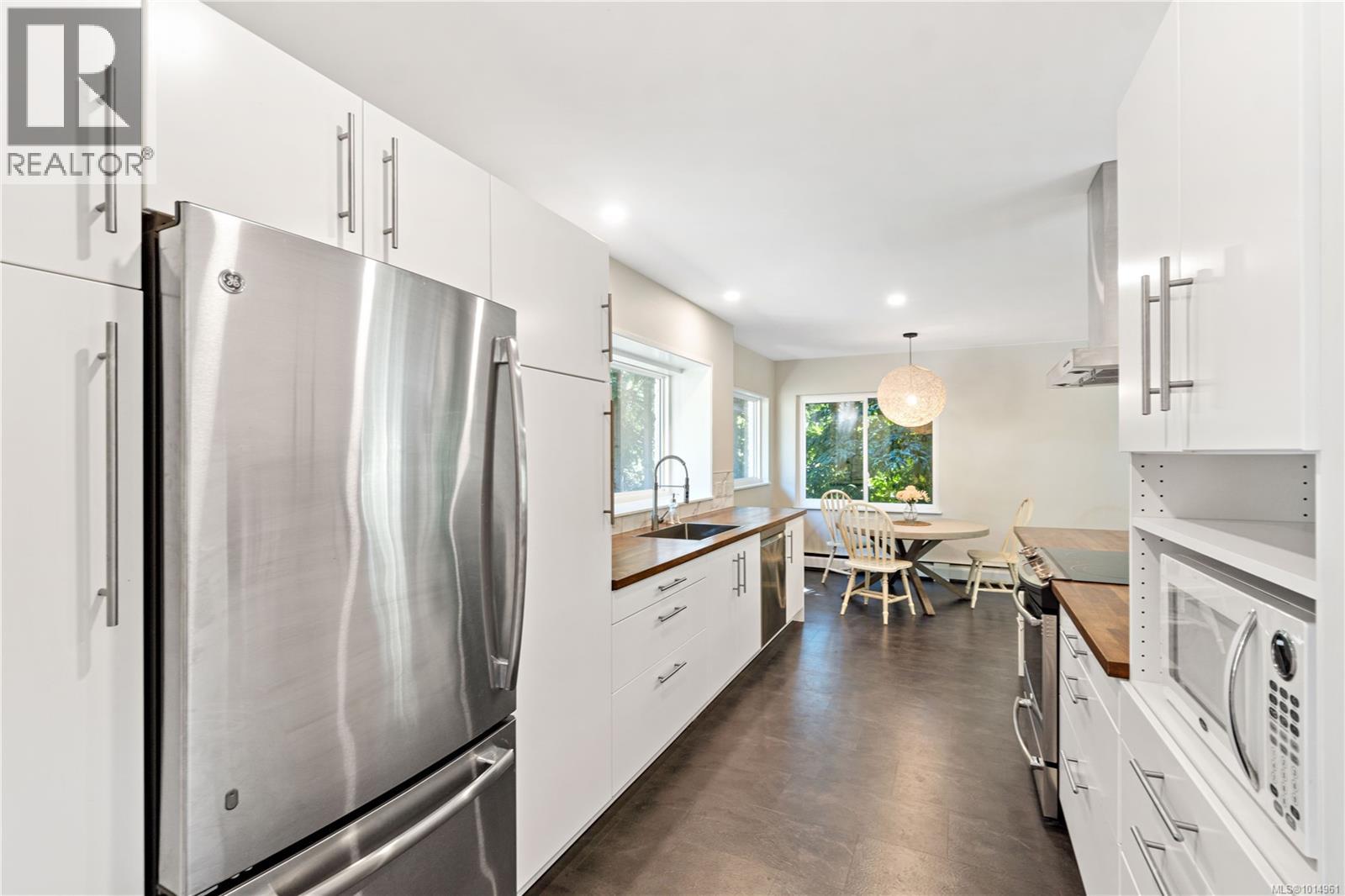 3365 Departure Bay Rd, Nanaimo