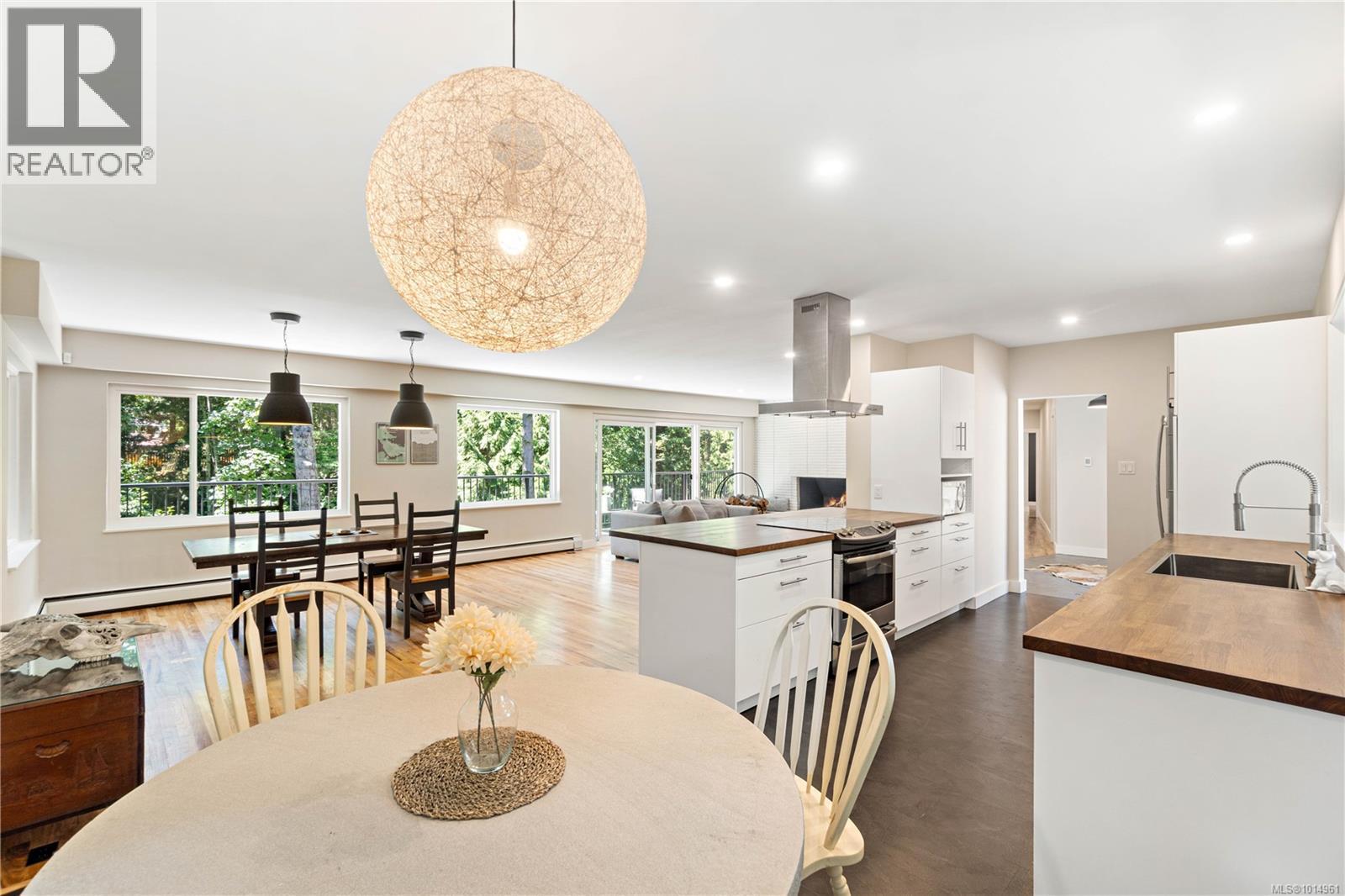 3365 Departure Bay Rd, Nanaimo