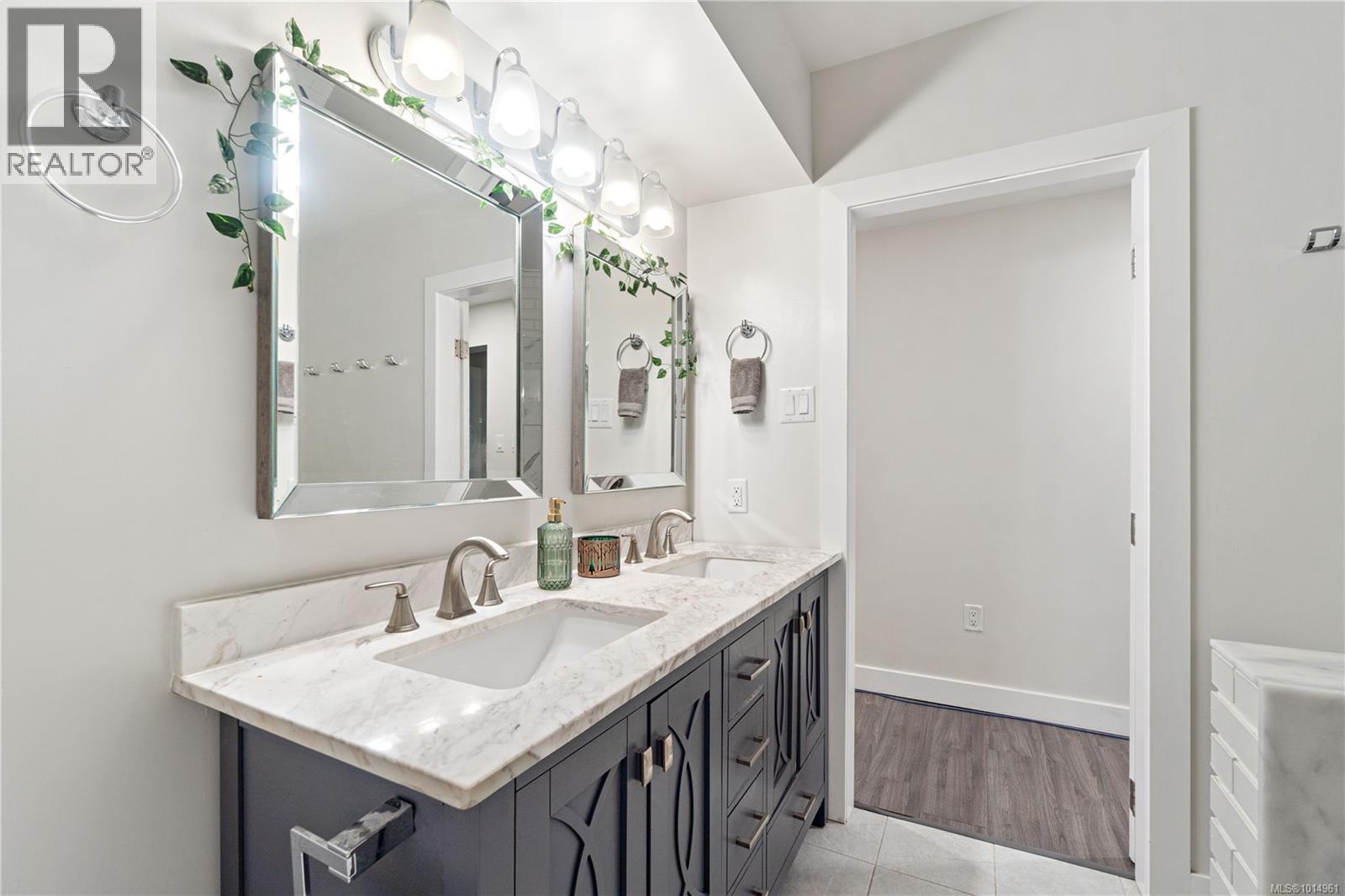 3365 Departure Bay Rd, Nanaimo