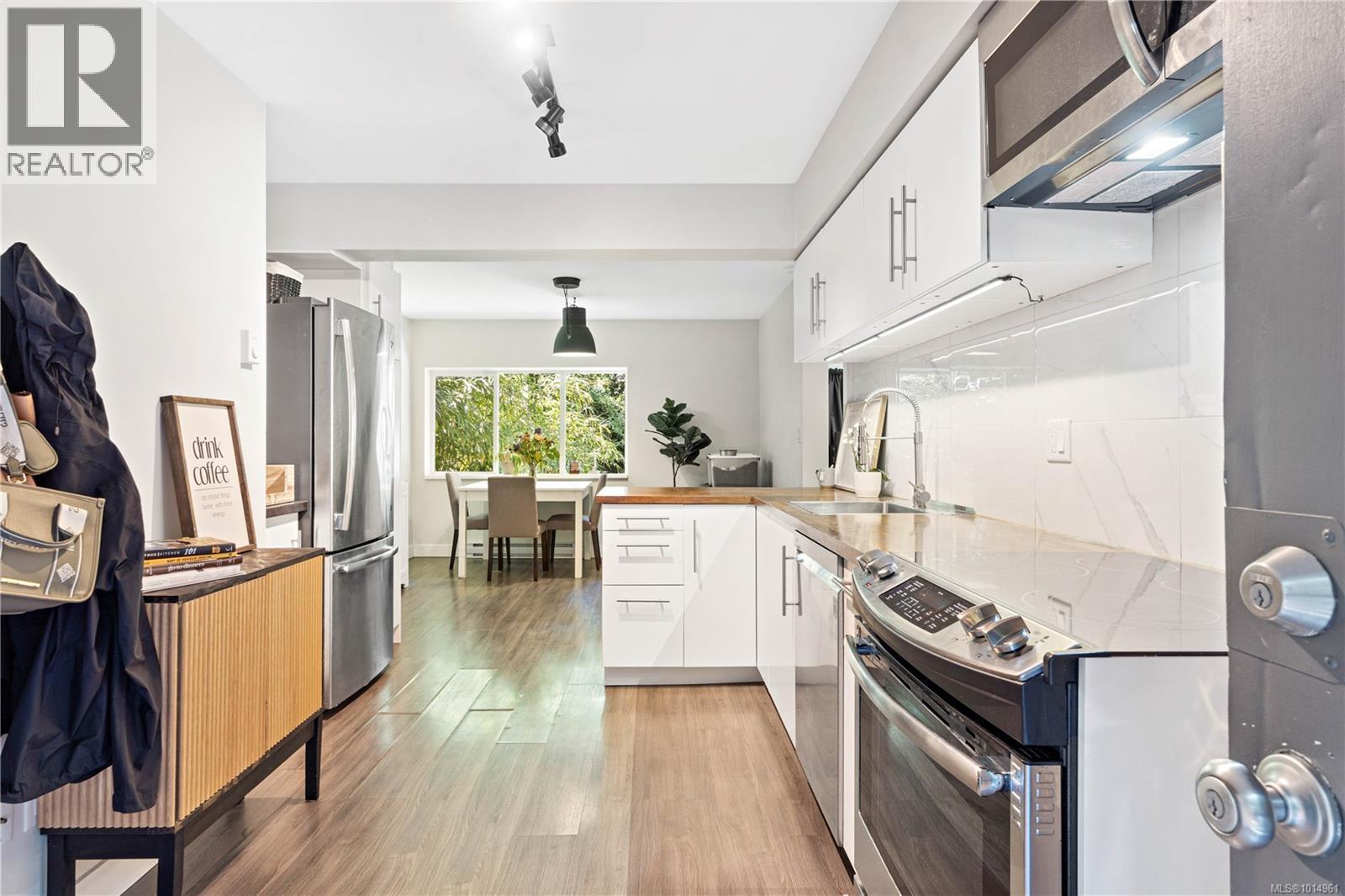 3365 Departure Bay Rd, Nanaimo