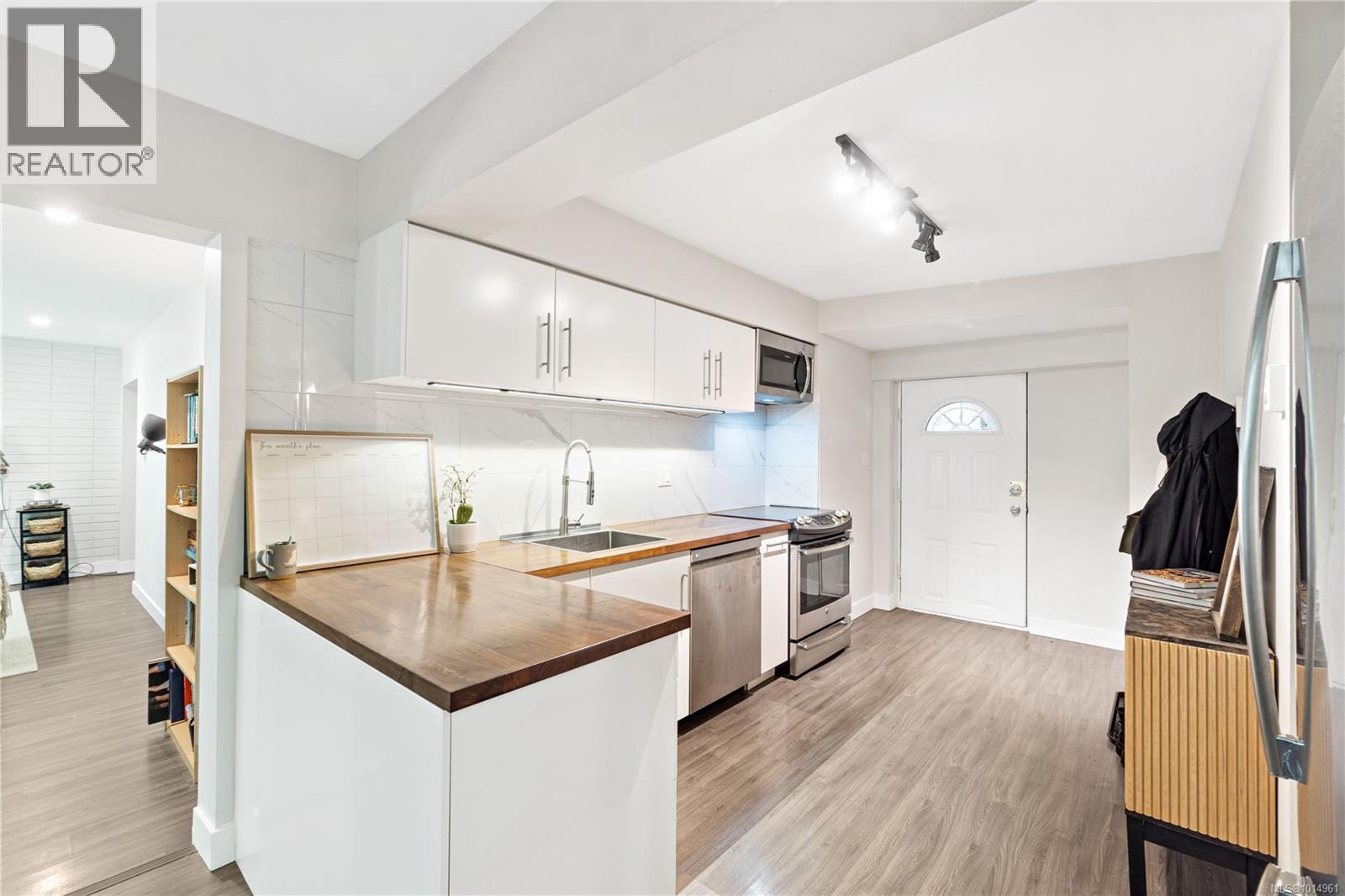 3365 Departure Bay Rd, Nanaimo