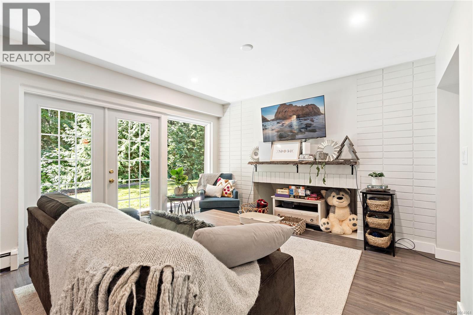 3365 Departure Bay Rd, Nanaimo