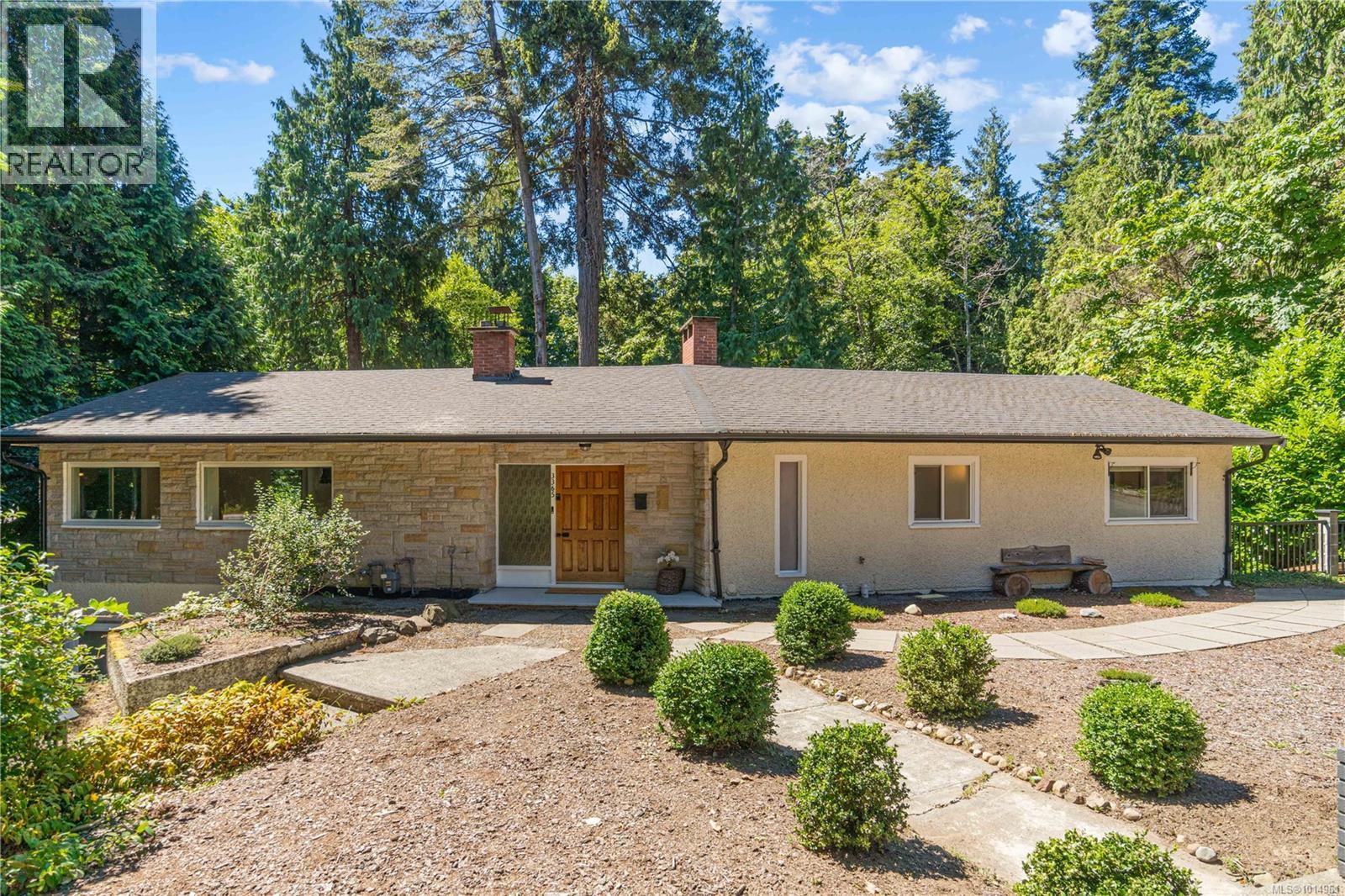 3365 Departure Bay Rd, Nanaimo