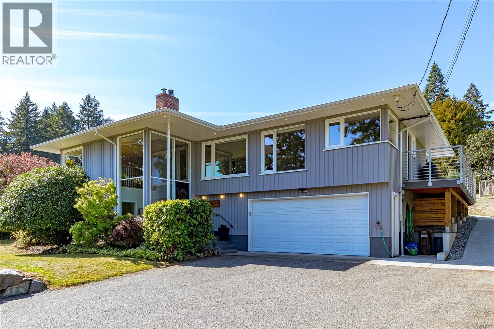 8650 Emard Terr, North Saanich