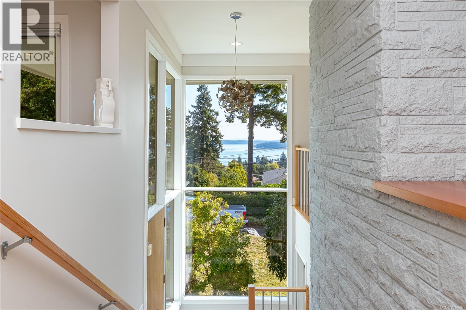 8650 Emard Terr, North Saanich