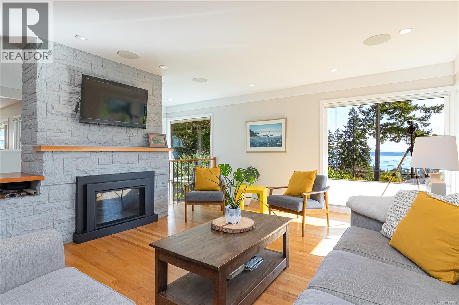 8650 Emard Terr, North Saanich