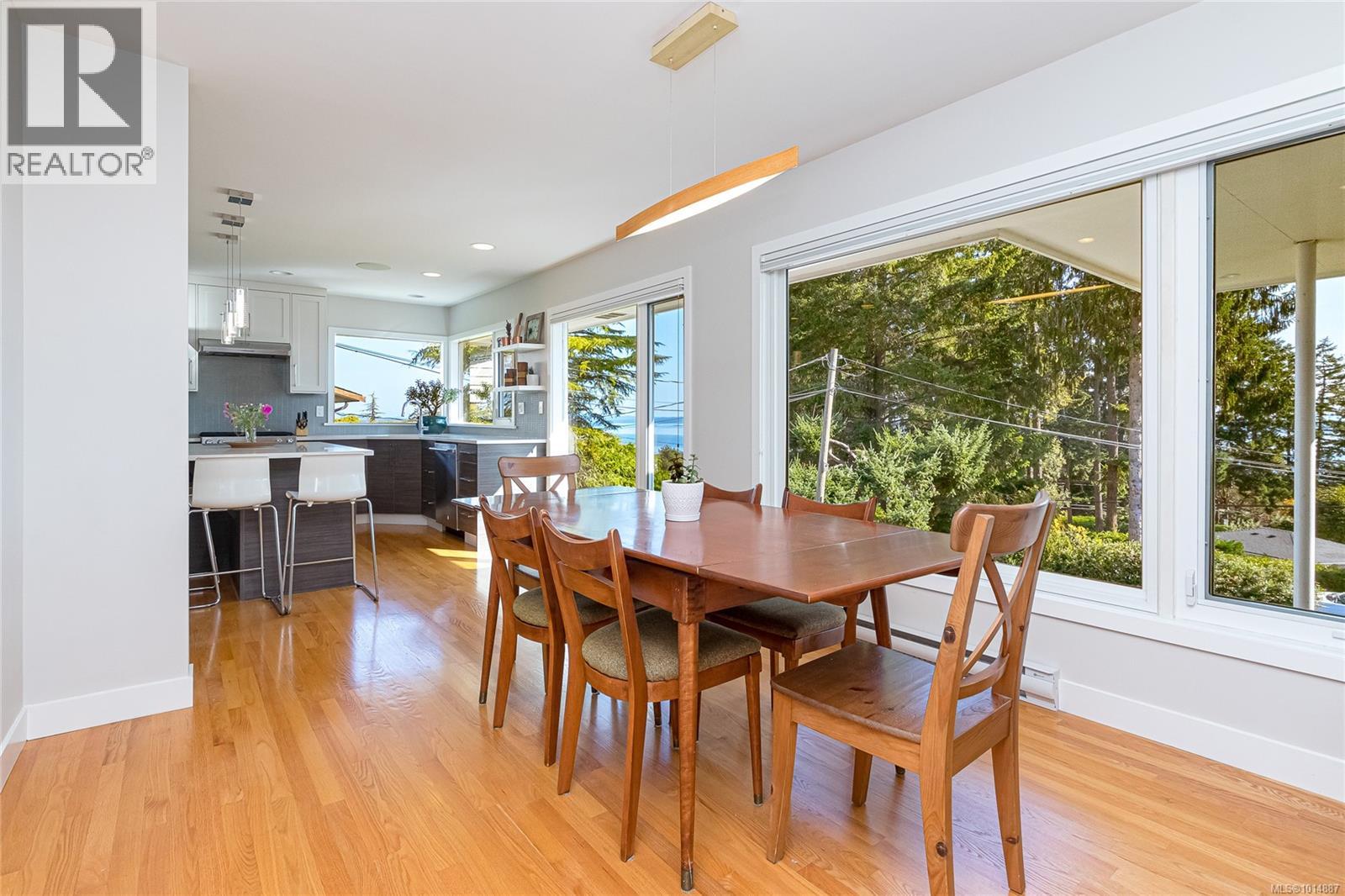 8650 Emard Terr, North Saanich