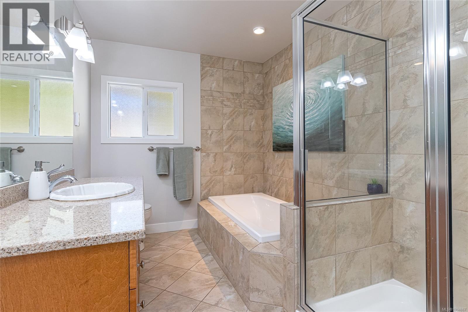 8650 Emard Terr, North Saanich