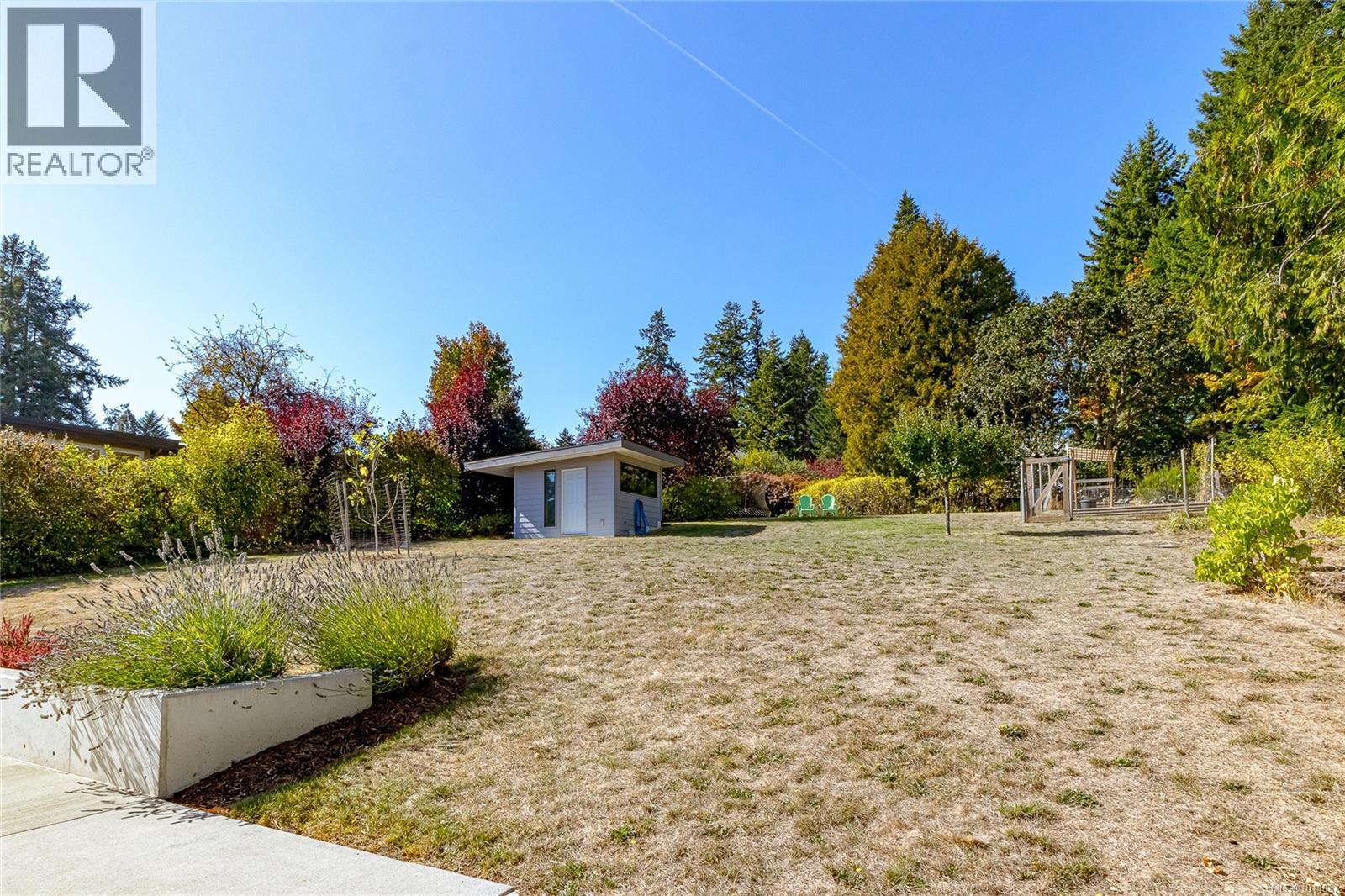 8650 Emard Terr, North Saanich