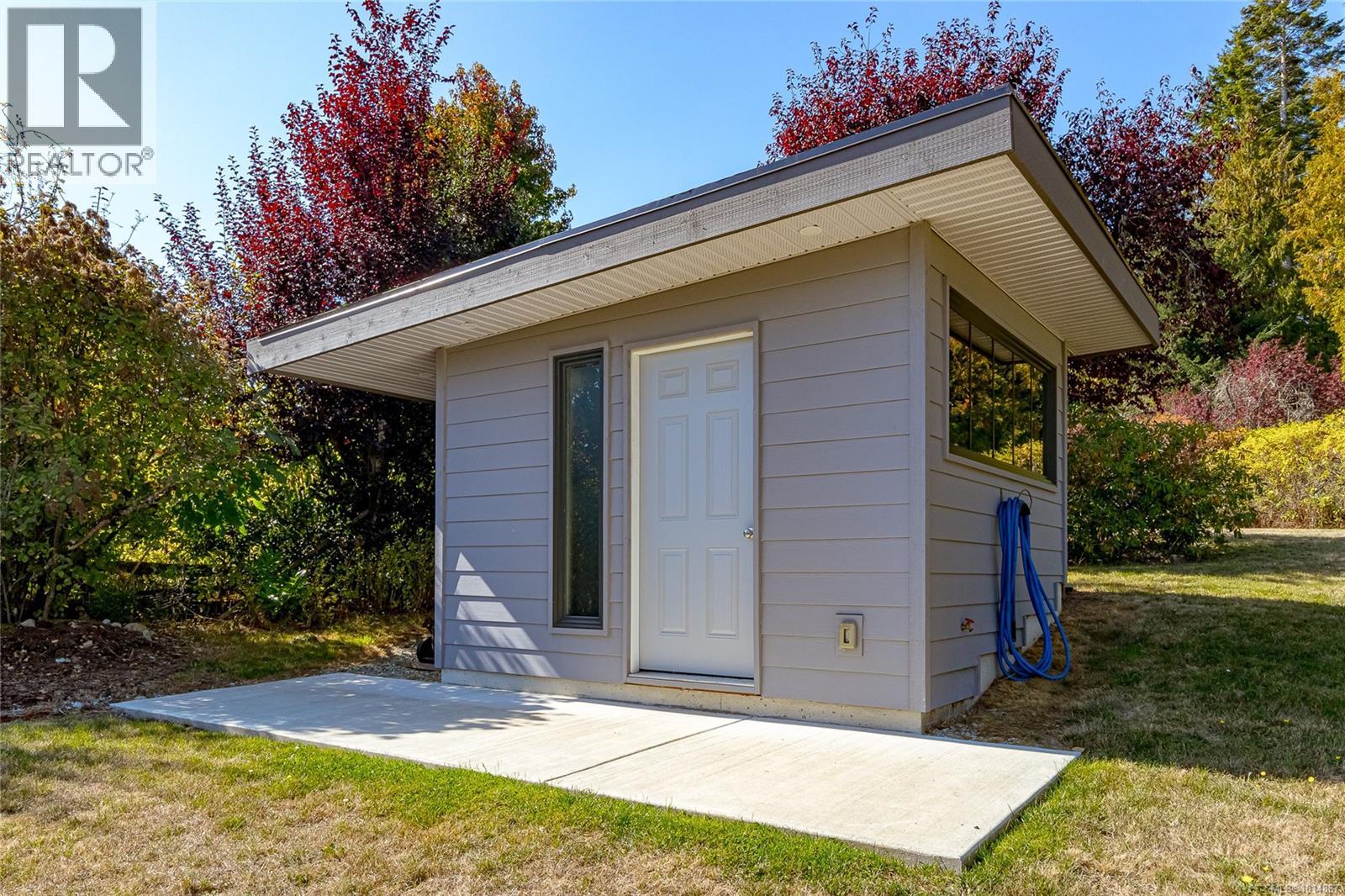 8650 Emard Terr, North Saanich