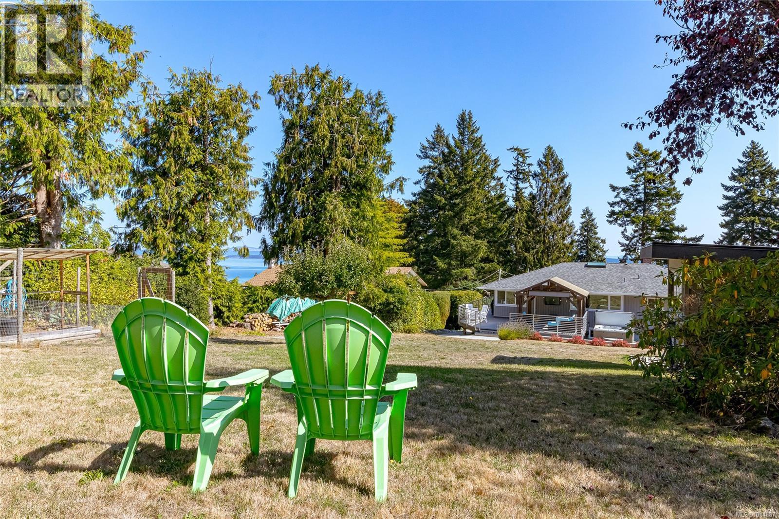 8650 Emard Terr, North Saanich