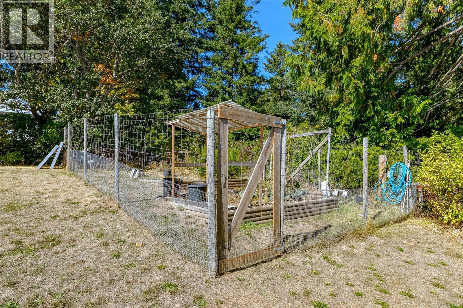 8650 Emard Terr, North Saanich