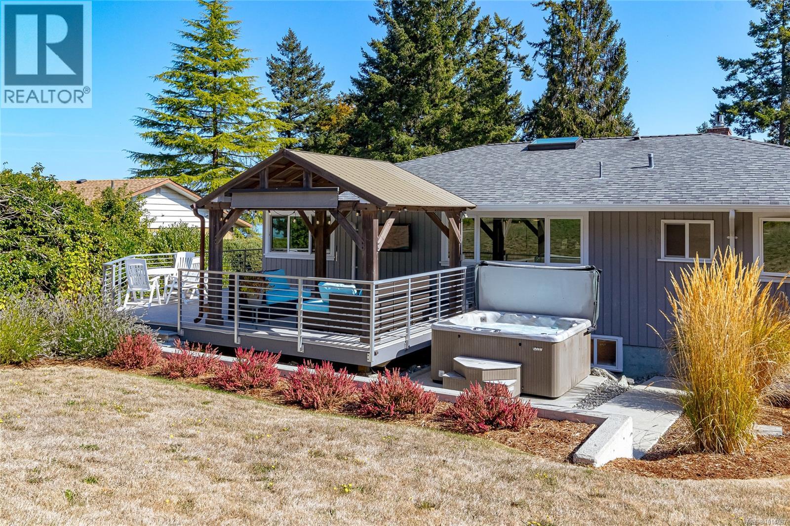 8650 Emard Terr, North Saanich