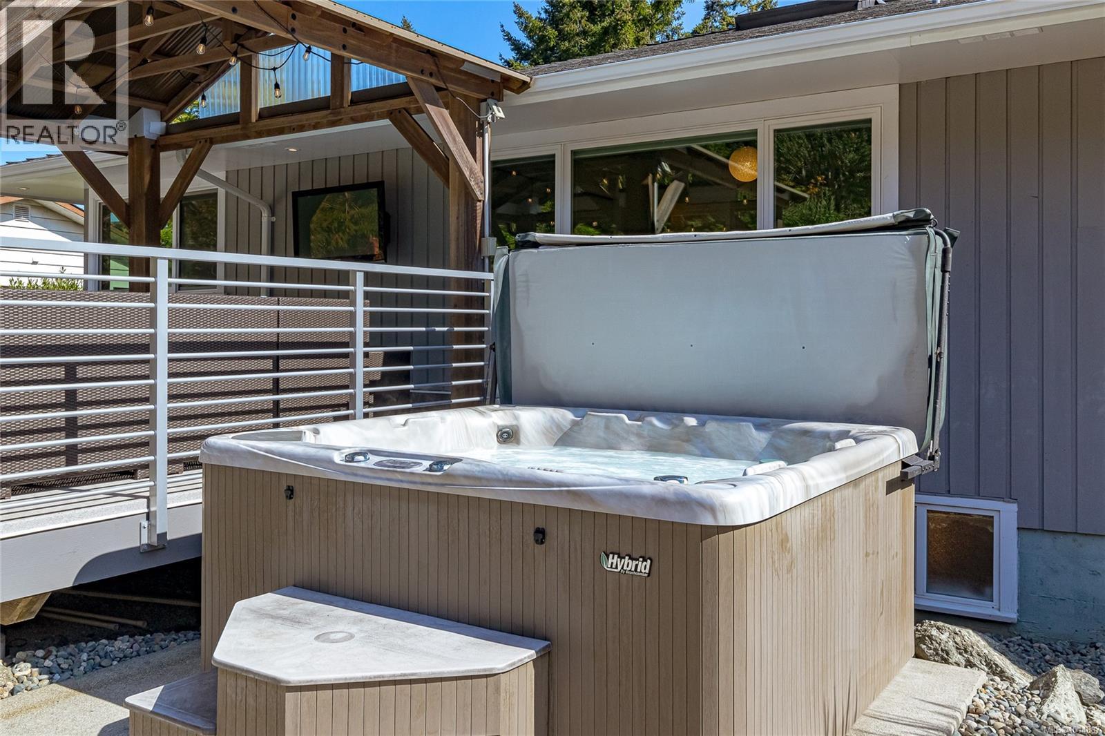 8650 Emard Terr, North Saanich