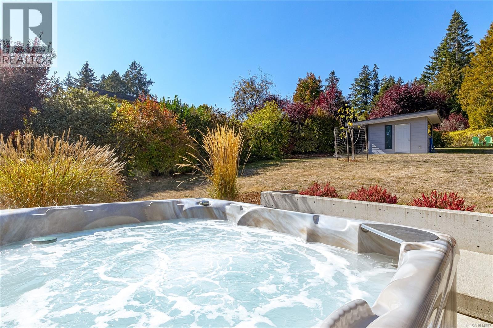 8650 Emard Terr, North Saanich