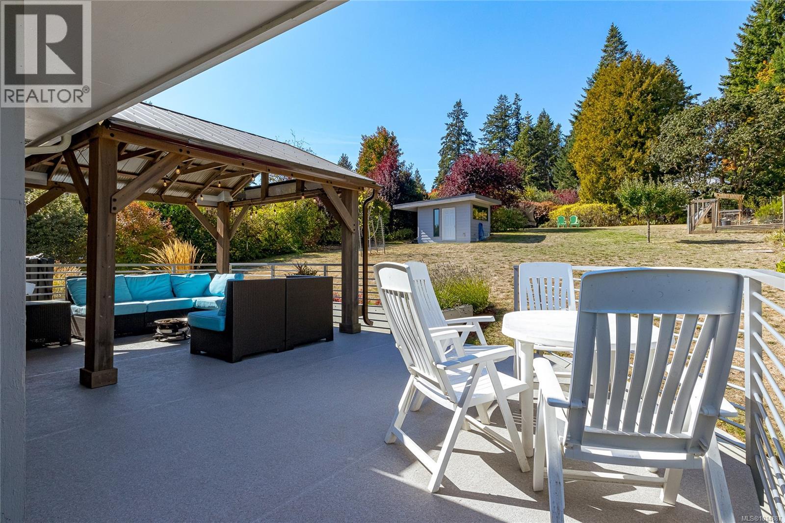 8650 Emard Terr, North Saanich