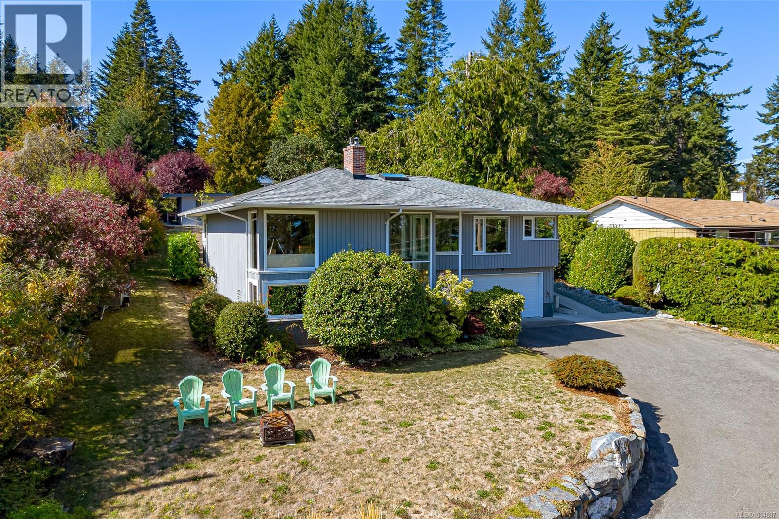 8650 Emard Terr, North Saanich