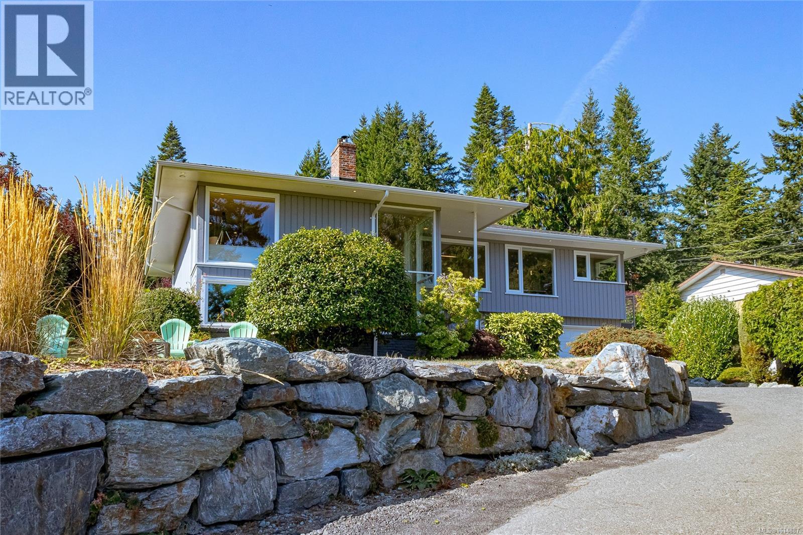8650 Emard Terr, North Saanich