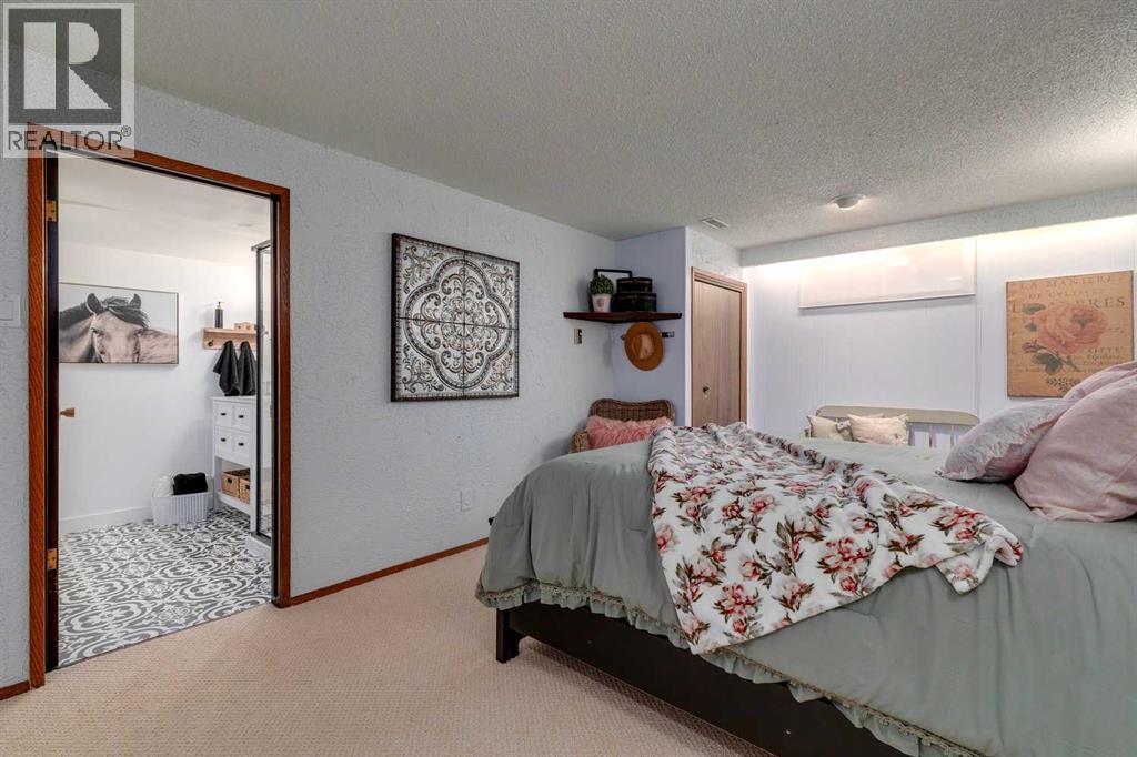 Single Family House Bungalow for Sale in  Gloucester Crescent SW Glamorgan Calgary 