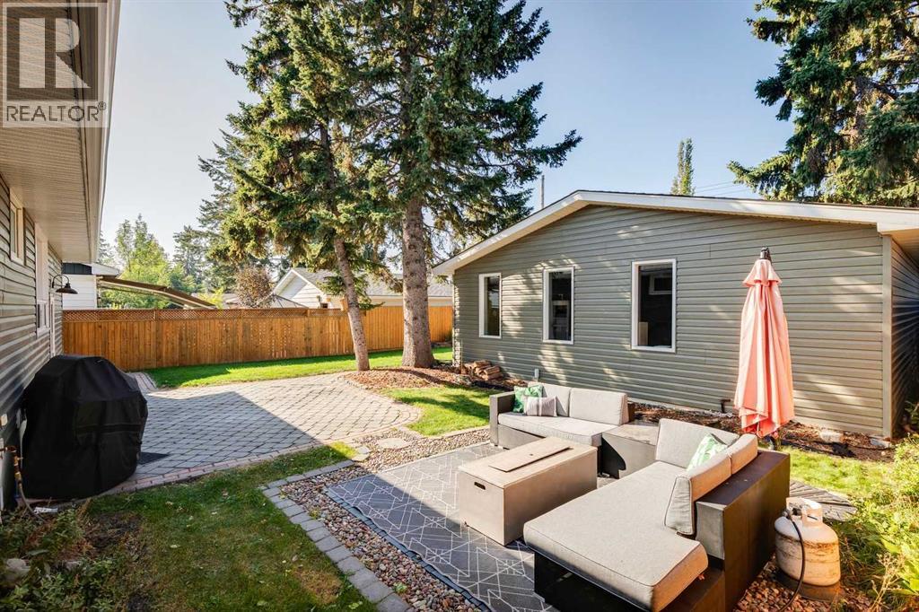 Single Family House Bungalow for Sale in  Gloucester Crescent SW Glamorgan Calgary 