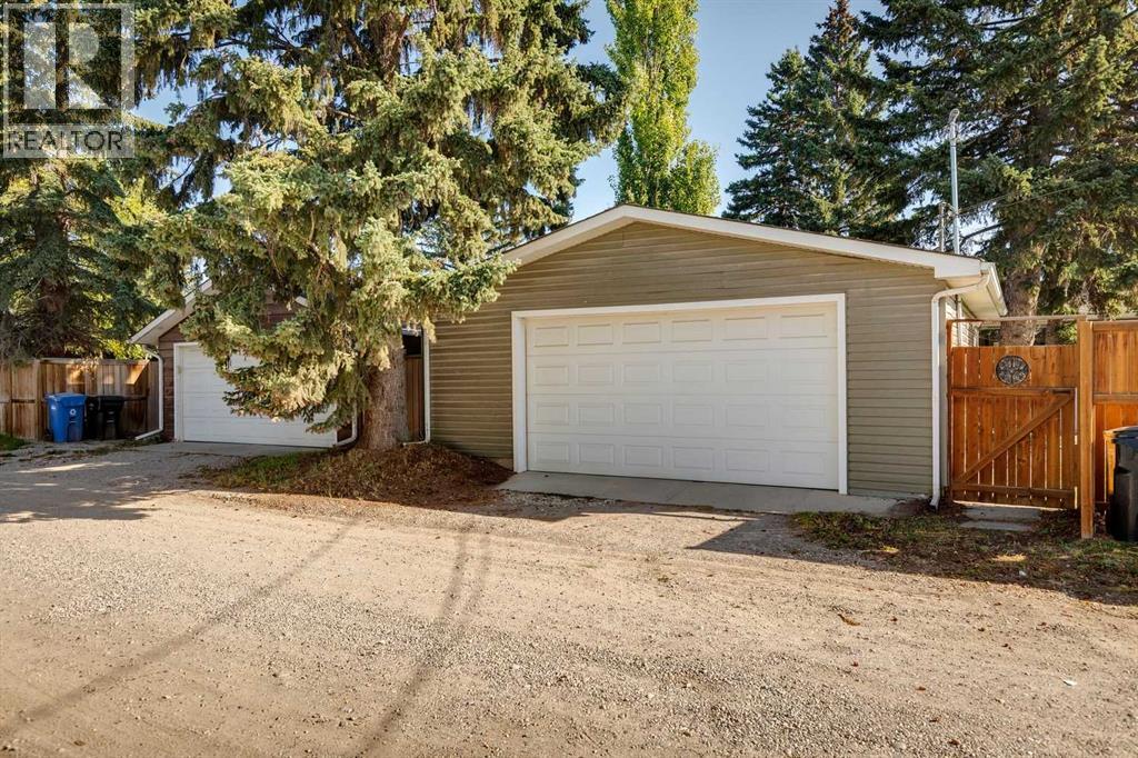Single Family House Bungalow for Sale in  Gloucester Crescent SW Glamorgan Calgary 