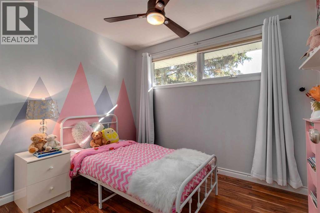 Single Family House Bungalow for Sale in  Gloucester Crescent SW Glamorgan Calgary 