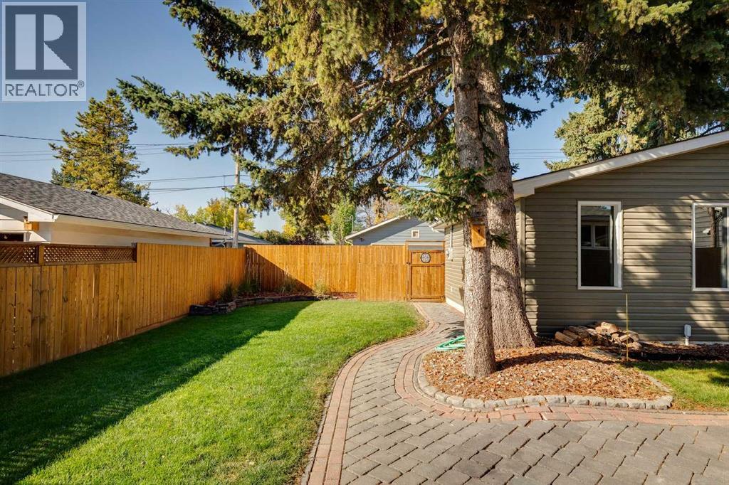Single Family House Bungalow for Sale in  Gloucester Crescent SW Glamorgan Calgary 